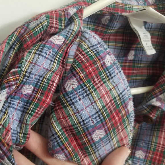 Blue plaid w embroidered 💙s long sleeve button up blouse, EUC except button - Picture 7 of 8